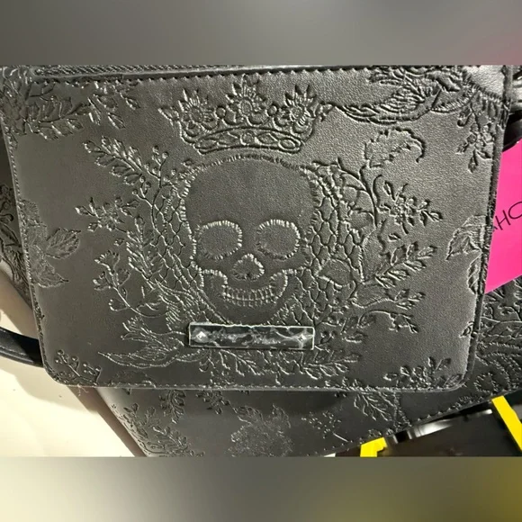 Betsey Johnson Skull Tote - Picture 5 of 11